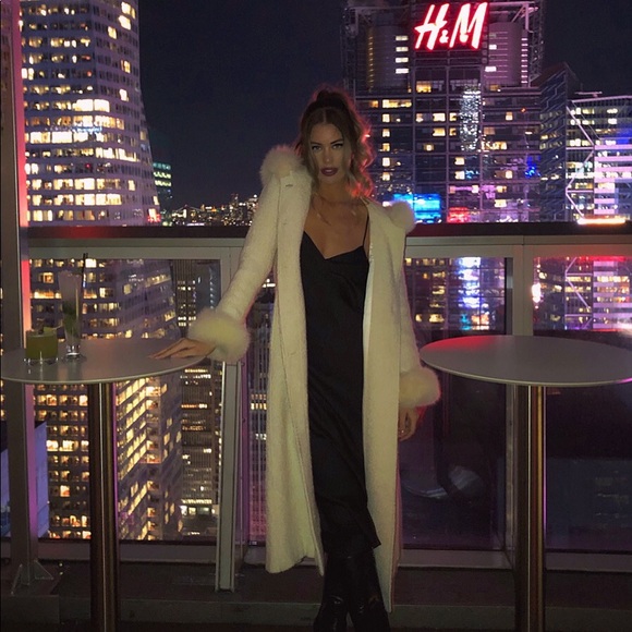 Meet your Posher, Christa - Picture 2 of 8